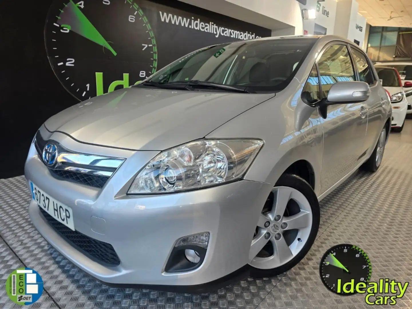 Toyota Auris Híbrido Active Gris - 1