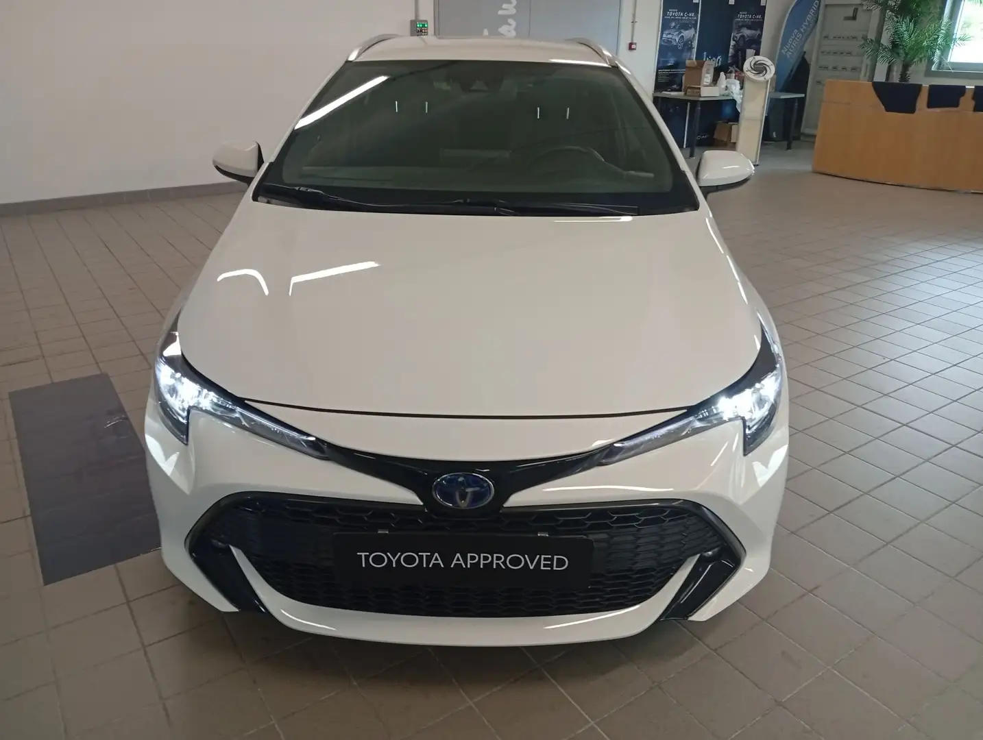 Toyota Corolla Corolla Touring Sports 1.8 Hybrid Active Weiß - 1