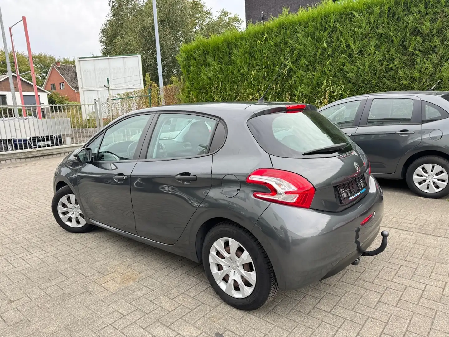 Peugeot 208 1.2i VTi Benzine ** 1 JAAR GARANTIE ** !! Gris - 2