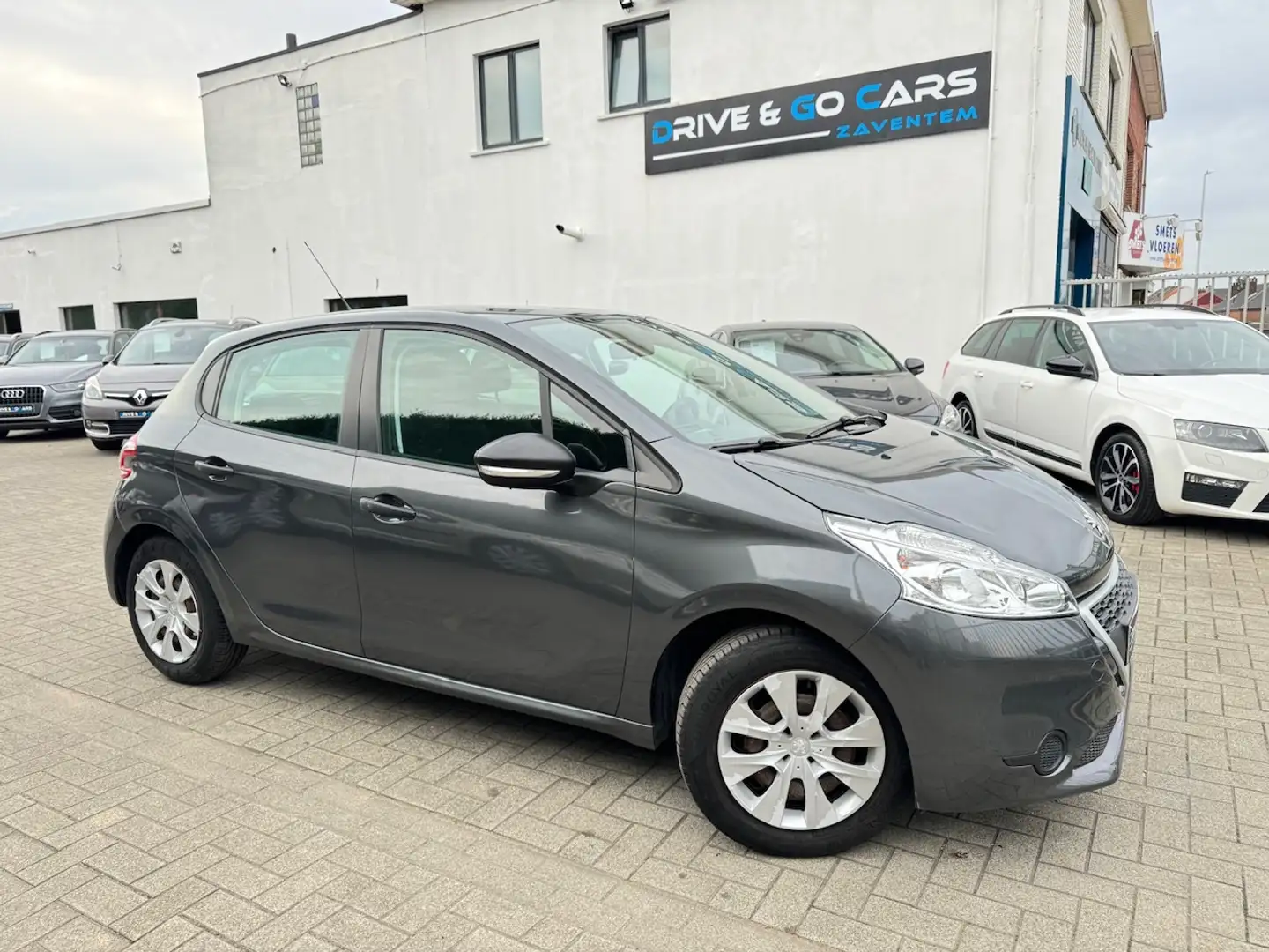 Peugeot 208 1.2i VTi Benzine ** 1 JAAR GARANTIE ** !! Gris - 1