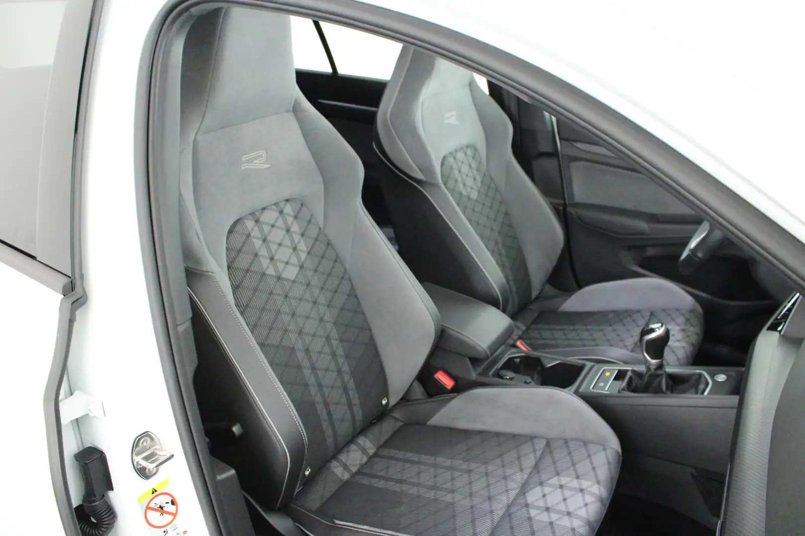 Volkswagen Golf 1.5 TSI 130pk 2x R-Line Oryx Wit Panoramadak Harma Wit - 2