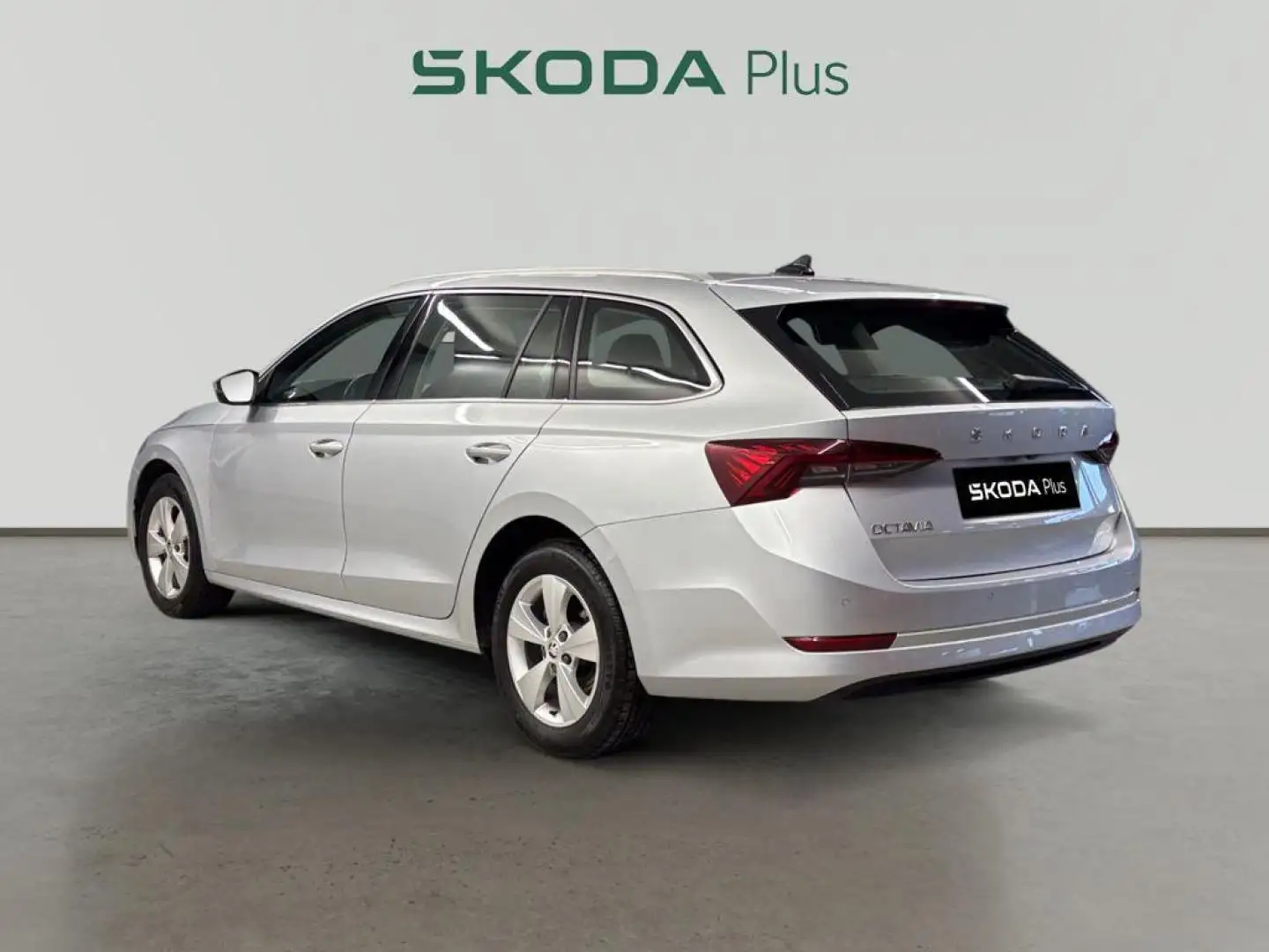Skoda Octavia Combi 2.0TDI Ambition 85kW Plateado - 2
