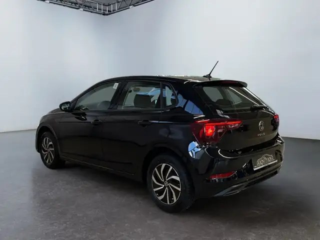 Volkswagen Polo view 4