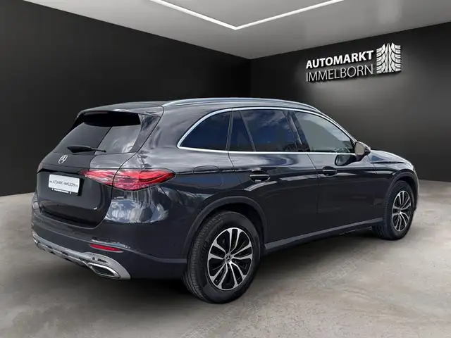Mercedes-Benz 220 view 8