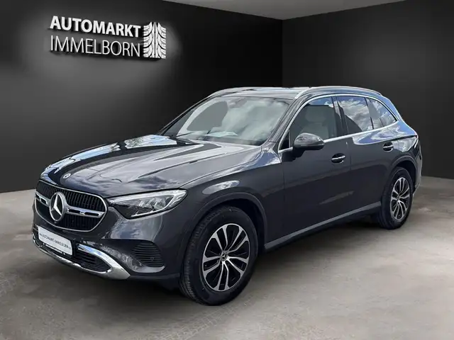 Mercedes-Benz 220 view 4