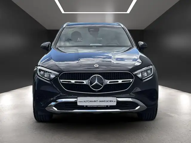 Mercedes-Benz 220 view 9