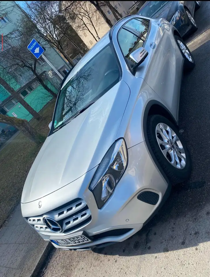 Mercedes-Benz GLA 180