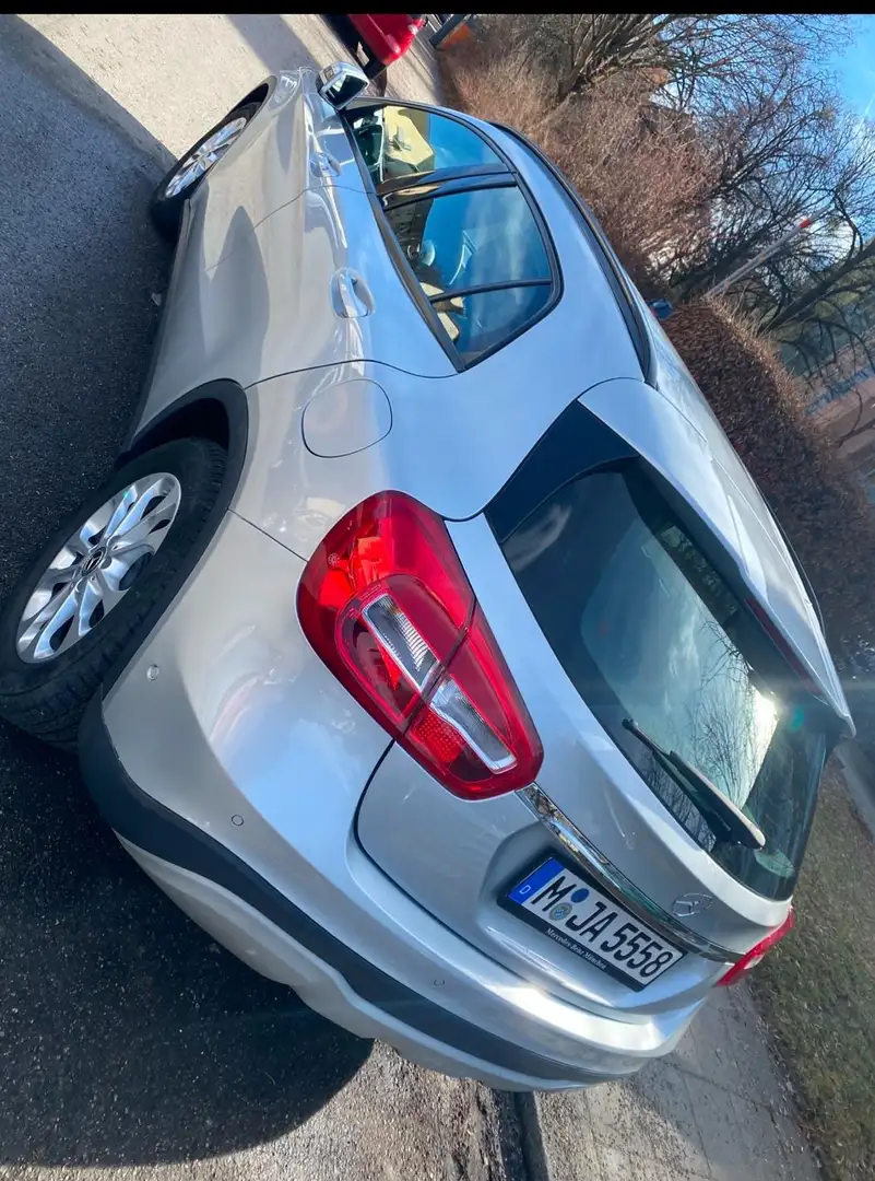 Mercedes-Benz GLA 180 - 2
