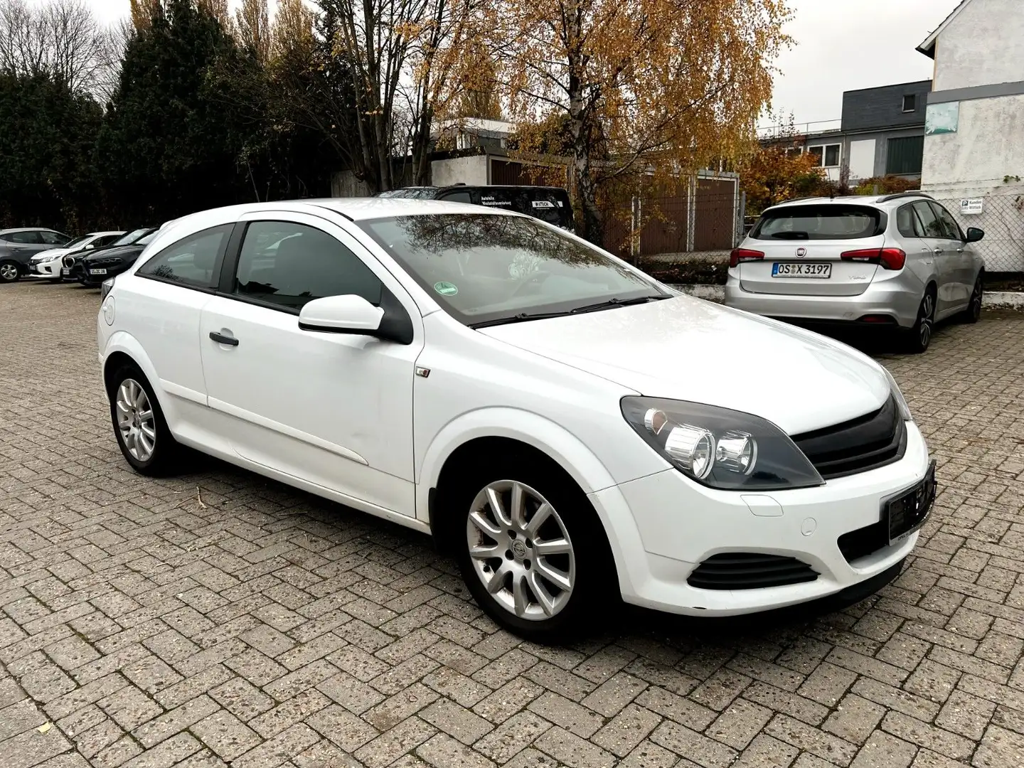 Opel Astra H GTC Basis 1.6 "NEU TÜV, PDC" Weiß - 2