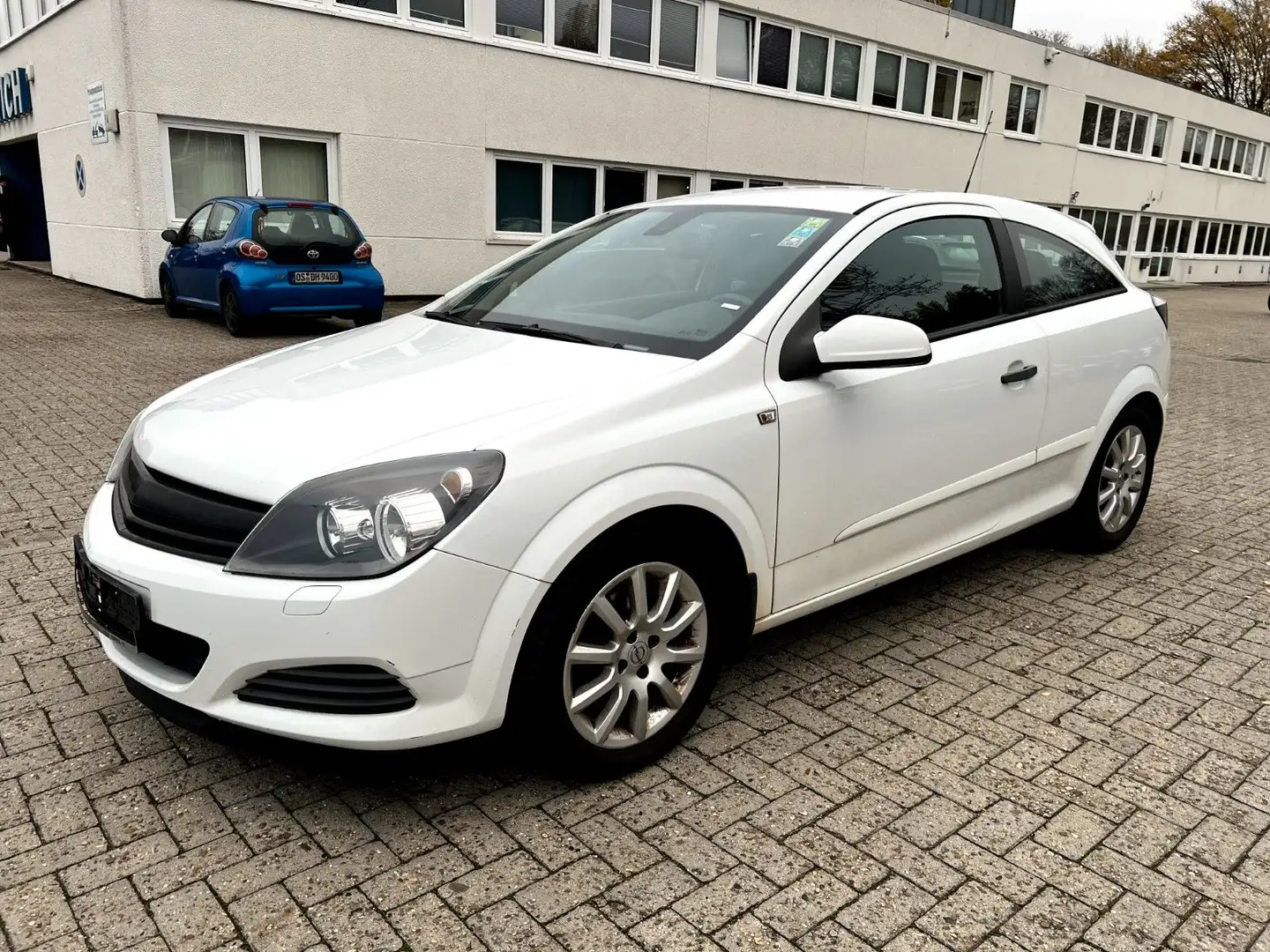 Opel Astra H GTC Basis 1.6 "NEU TÜV, PDC" Weiß - 1