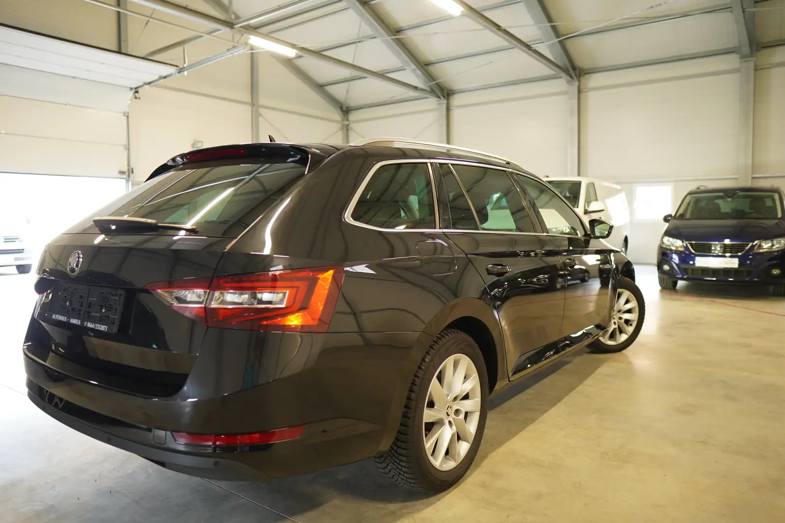 Skoda Superb Kombi 2,0 TDI SCR 4x4 Sport DSG LEDER XENON NAVI Noir - 2