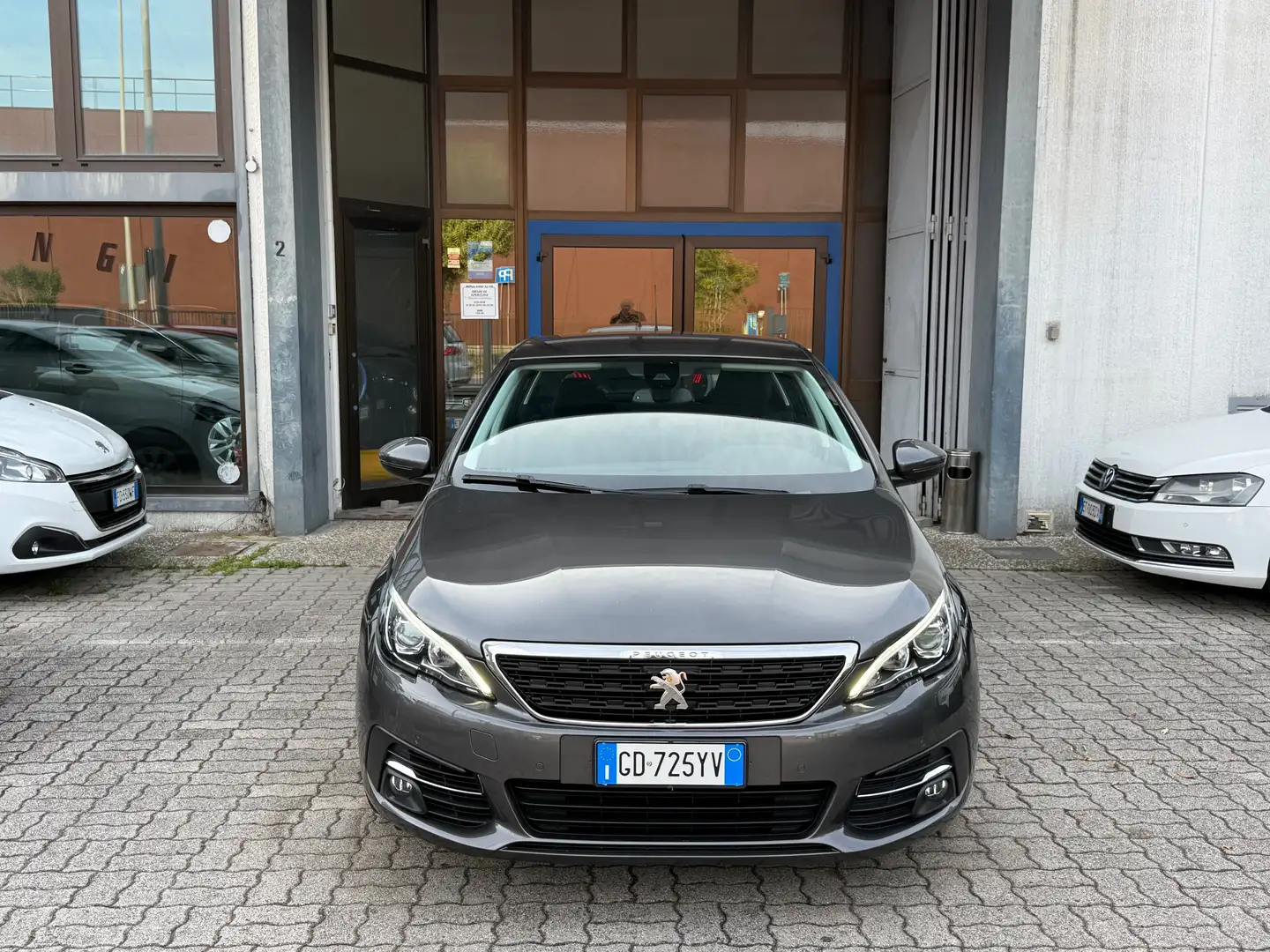 Peugeot 308 308 II 2018 5p 1.5 bluehdi GT s Gris - 2