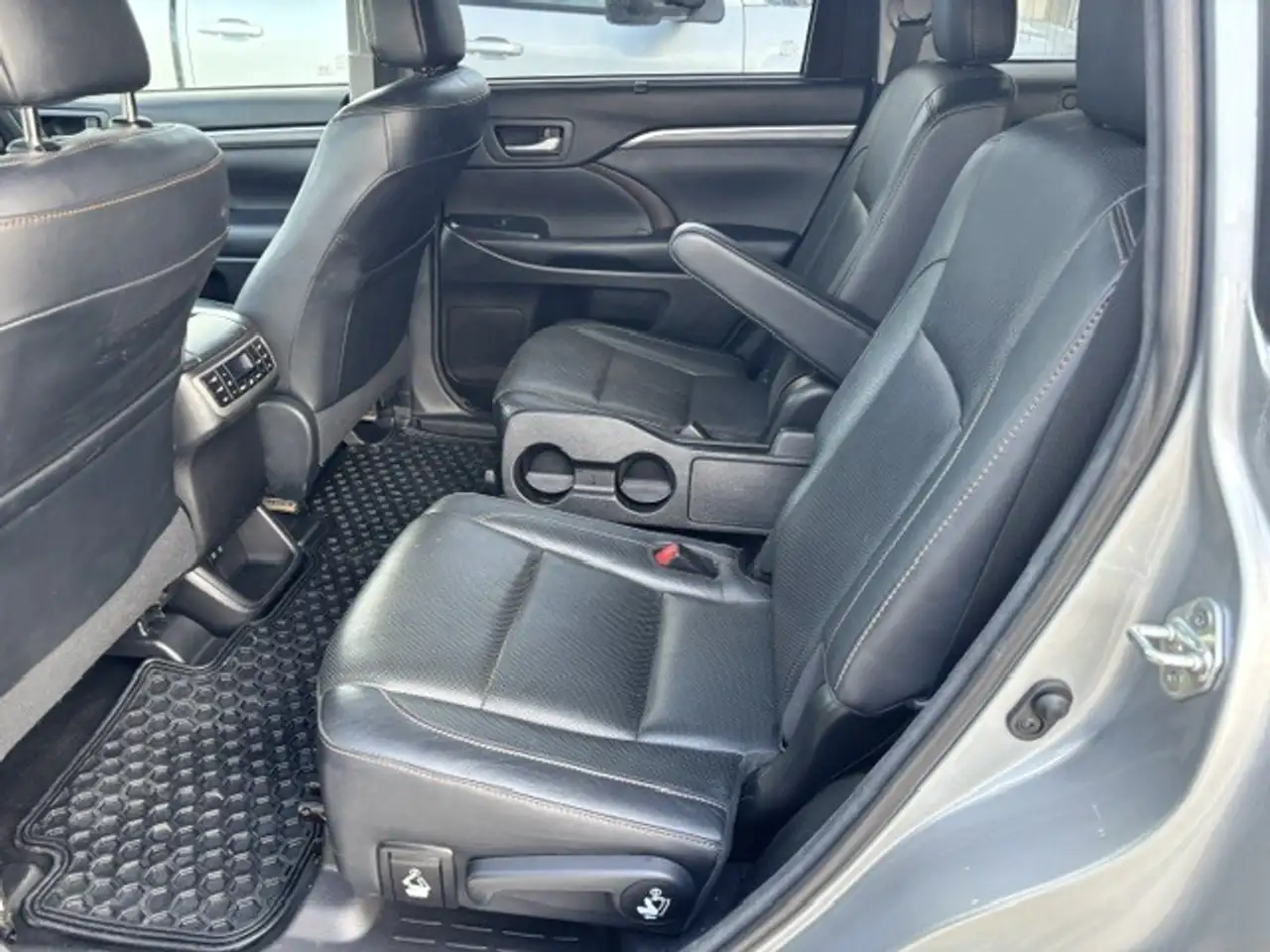 Toyota Highlander снимка Toyota Highlander