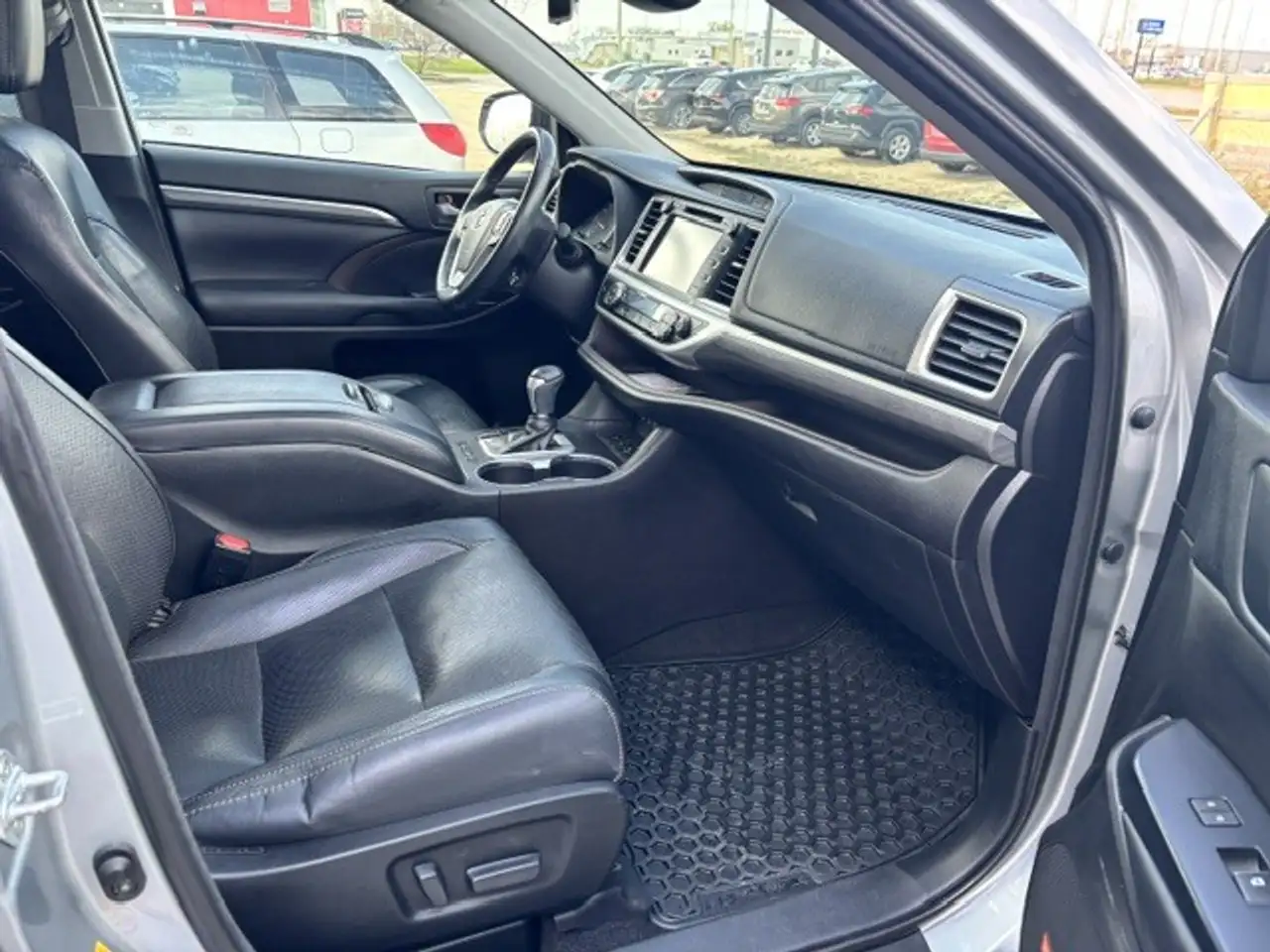 Toyota Highlander снимка Toyota Highlander