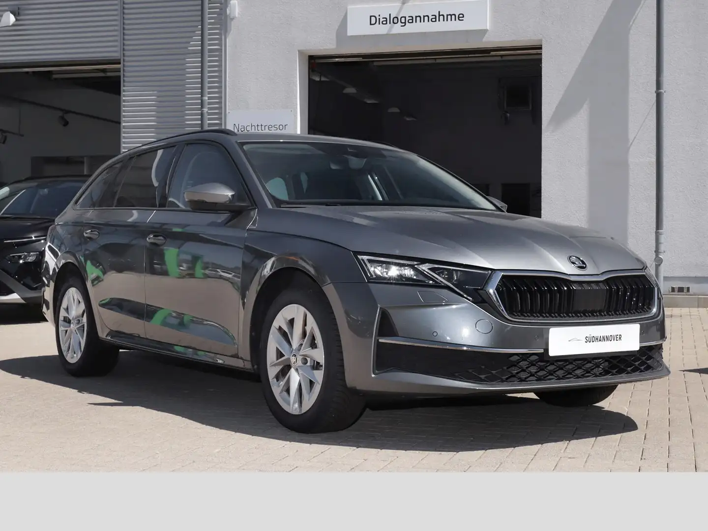 Skoda Octavia Combi Selection 1.5 e-TSI DSG AHK+PANO Grau - 2