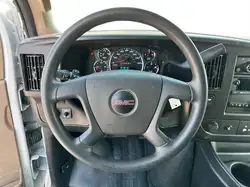 GMC Savana снимка GMC Savana