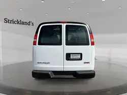 GMC Savana снимка GMC Savana