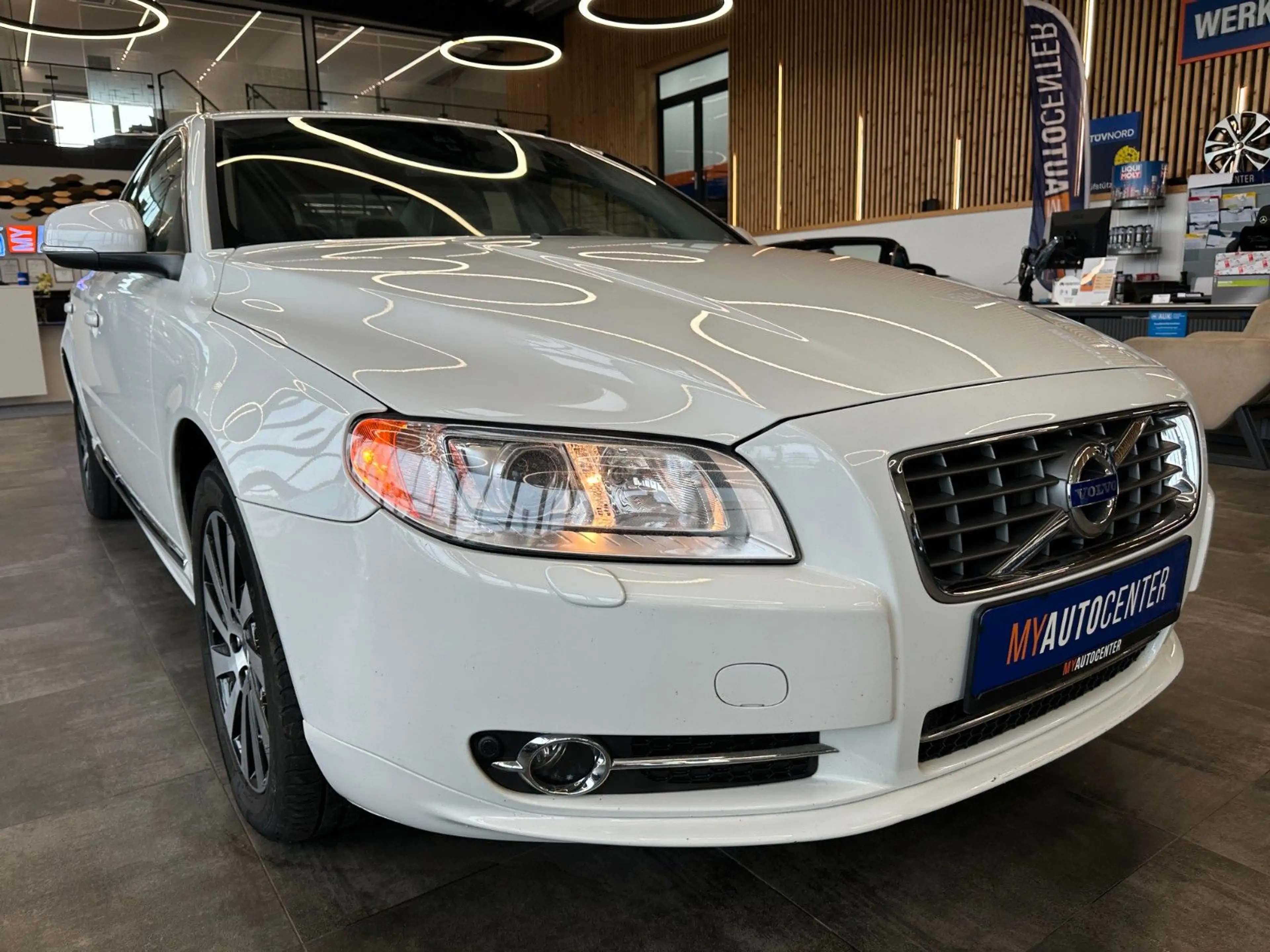 Volvo S80 Lim. D3 Summum *BiXenon*Standh*1.Hand* — photo 3