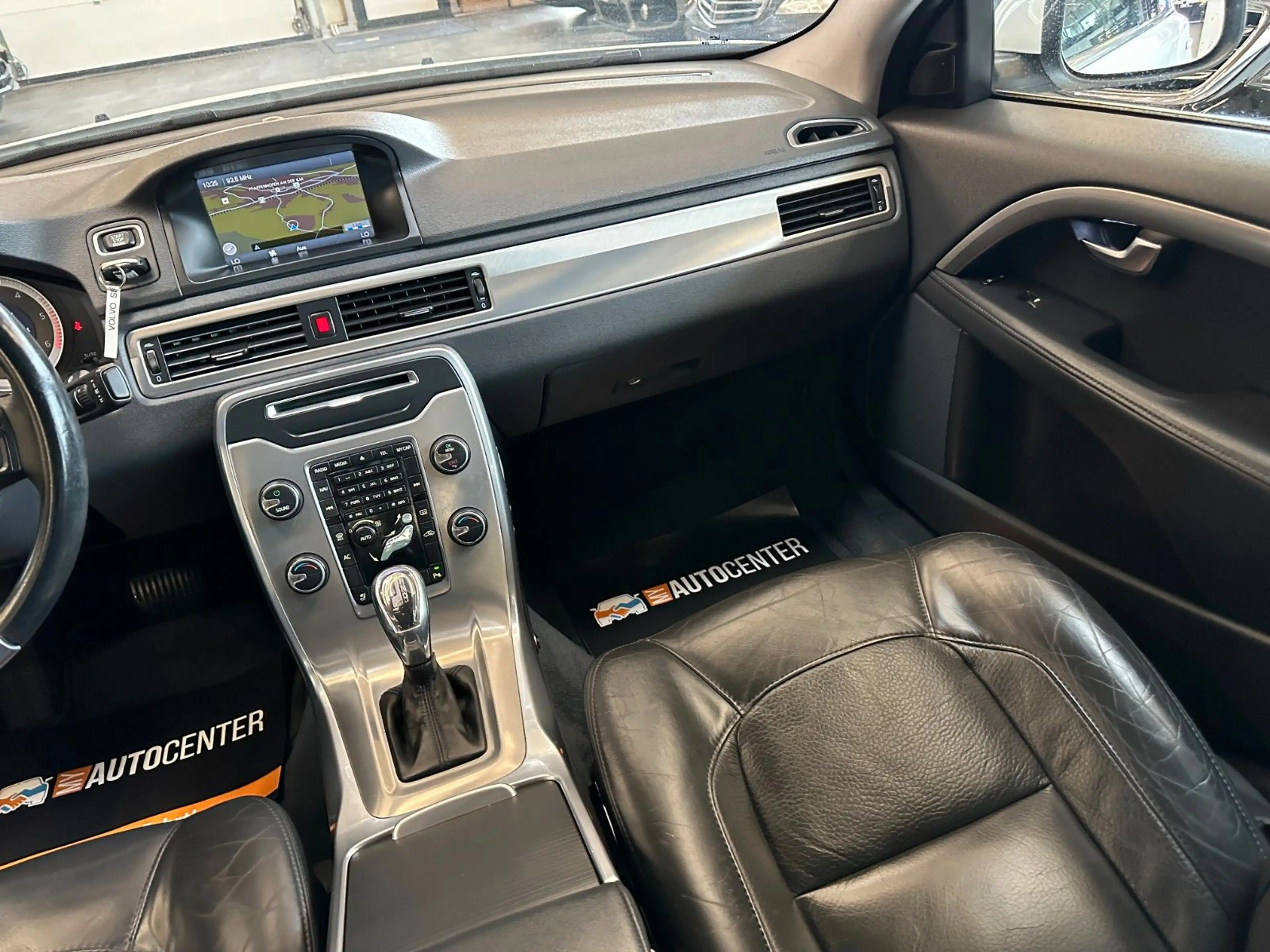 Volvo S80 Lim. D3 Summum *BiXenon*Standh*1.Hand* — photo 7