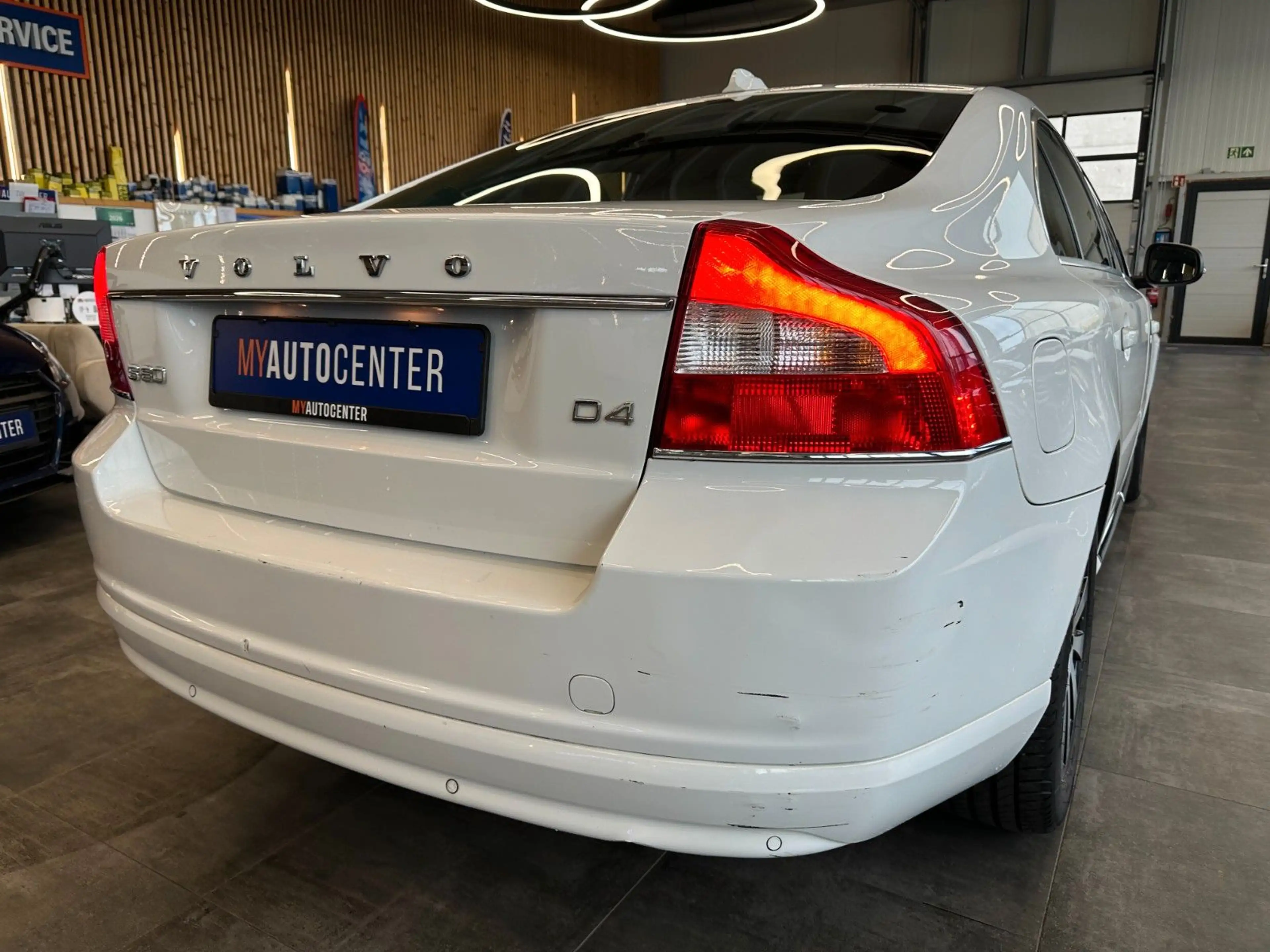 Volvo S80 Lim. D3 Summum *BiXenon*Standh*1.Hand* — photo 2