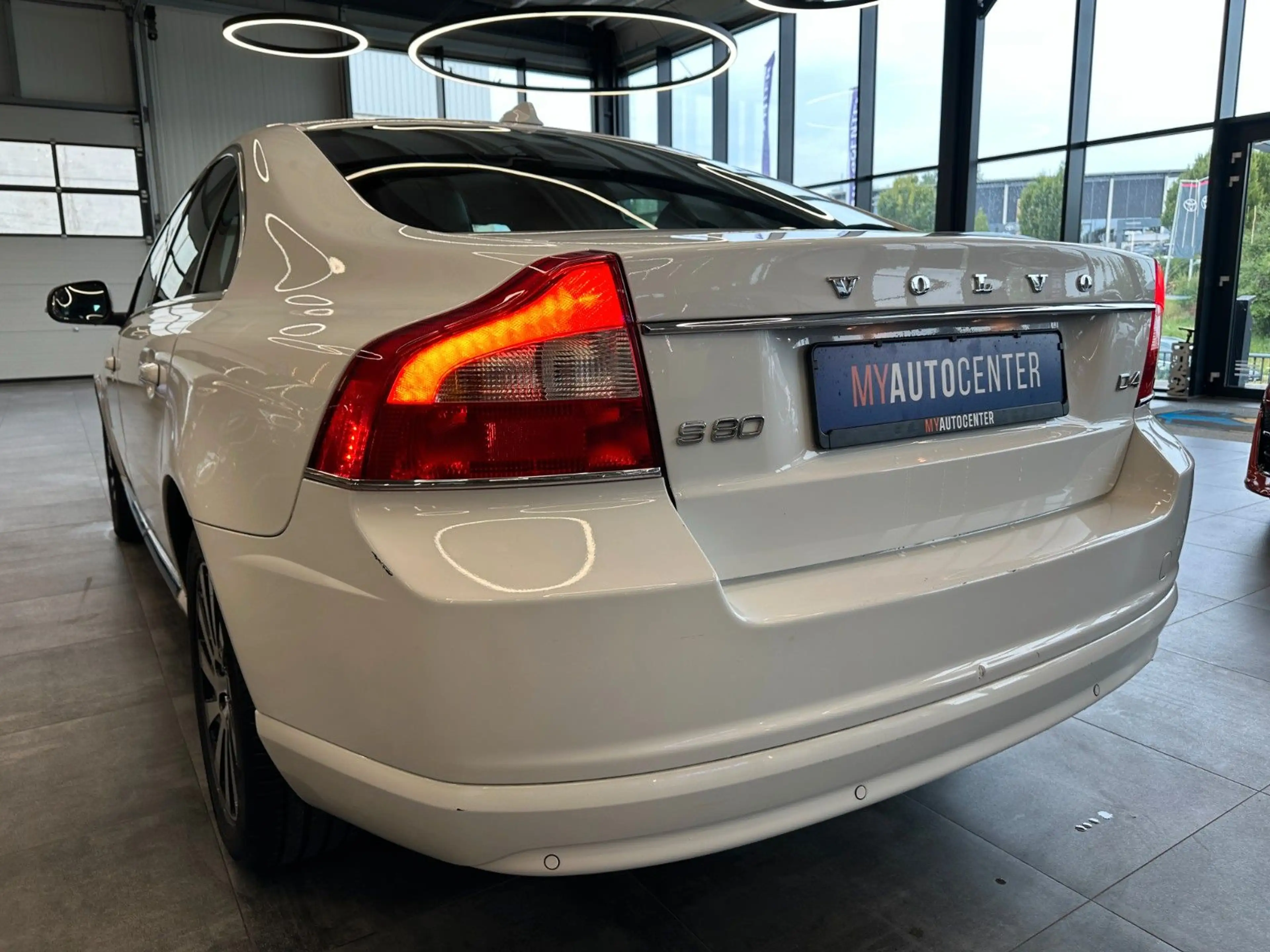 Volvo S80 Lim. D3 Summum *BiXenon*Standh*1.Hand* — photo 5