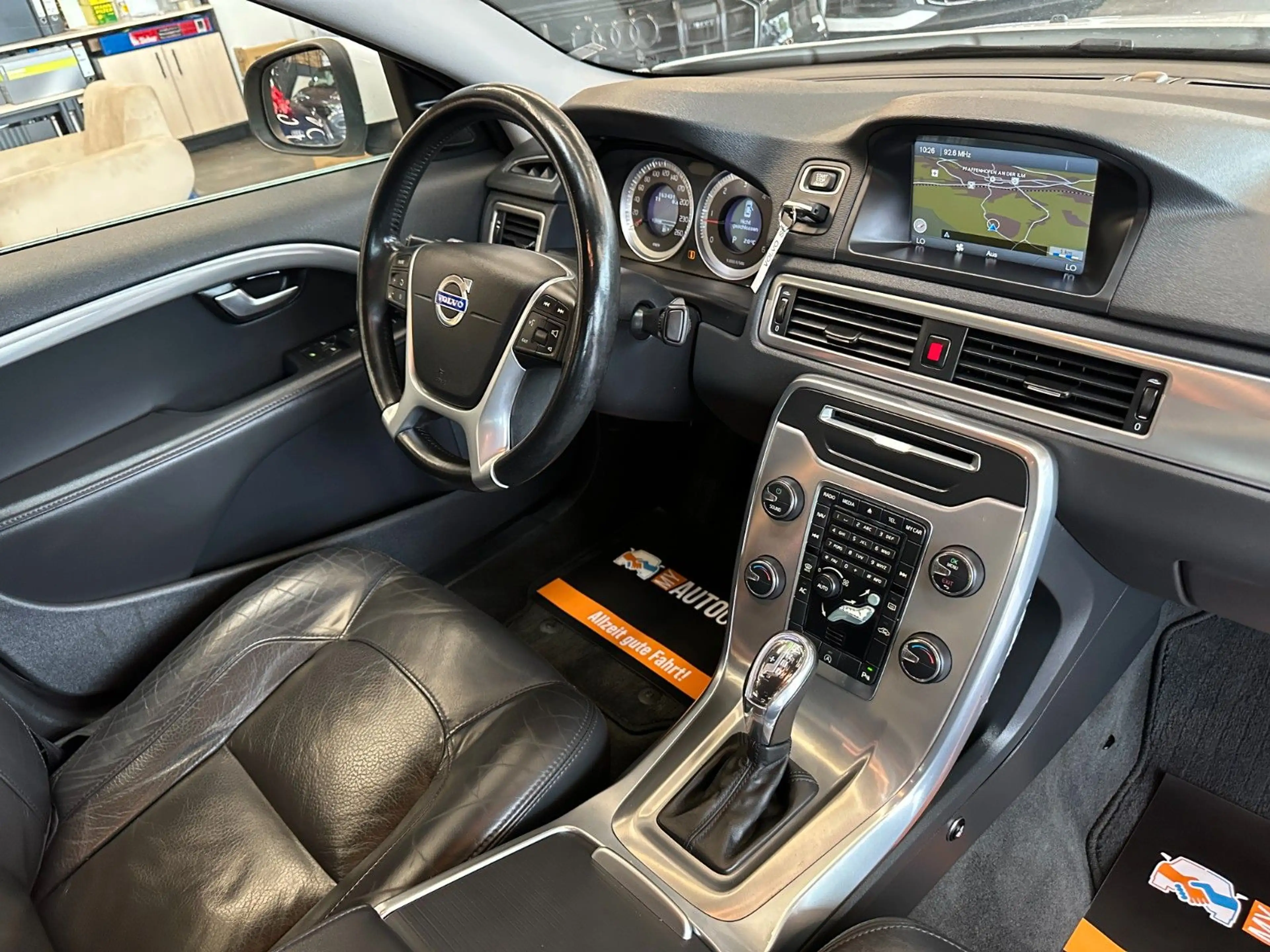 Volvo S80 Lim. D3 Summum *BiXenon*Standh*1.Hand* — photo 9