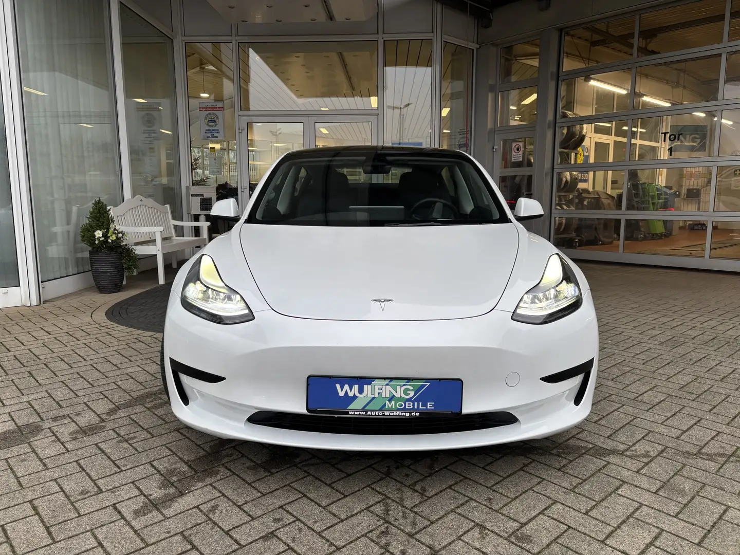 Tesla Model 3 Standard RWD PANO NAVI LED LEDER CAM ACC Weiß - 2