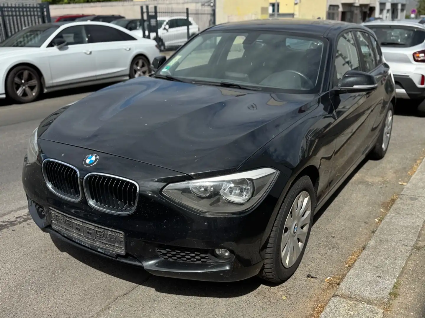BMW 114 d Lim. 5-trg. Motorschaden Černá - 2
