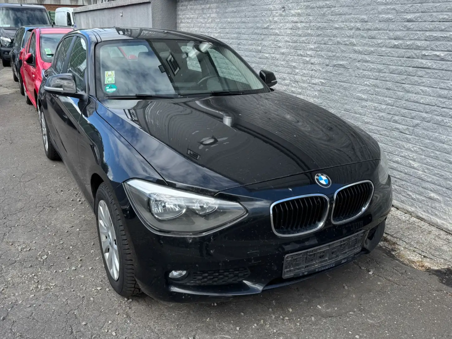 BMW 114 d Lim. 5-trg. Motorschaden Černá - 1
