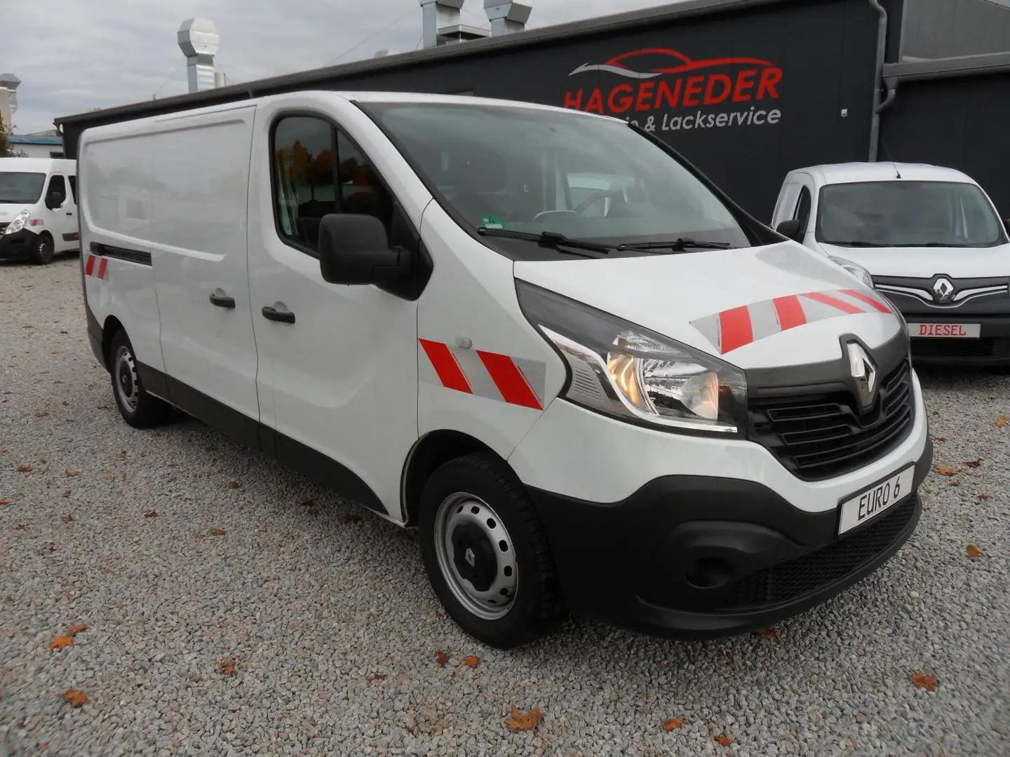 Renault Trafic L2 H1  Kasten Regale/3 Sltze Weiß - 1