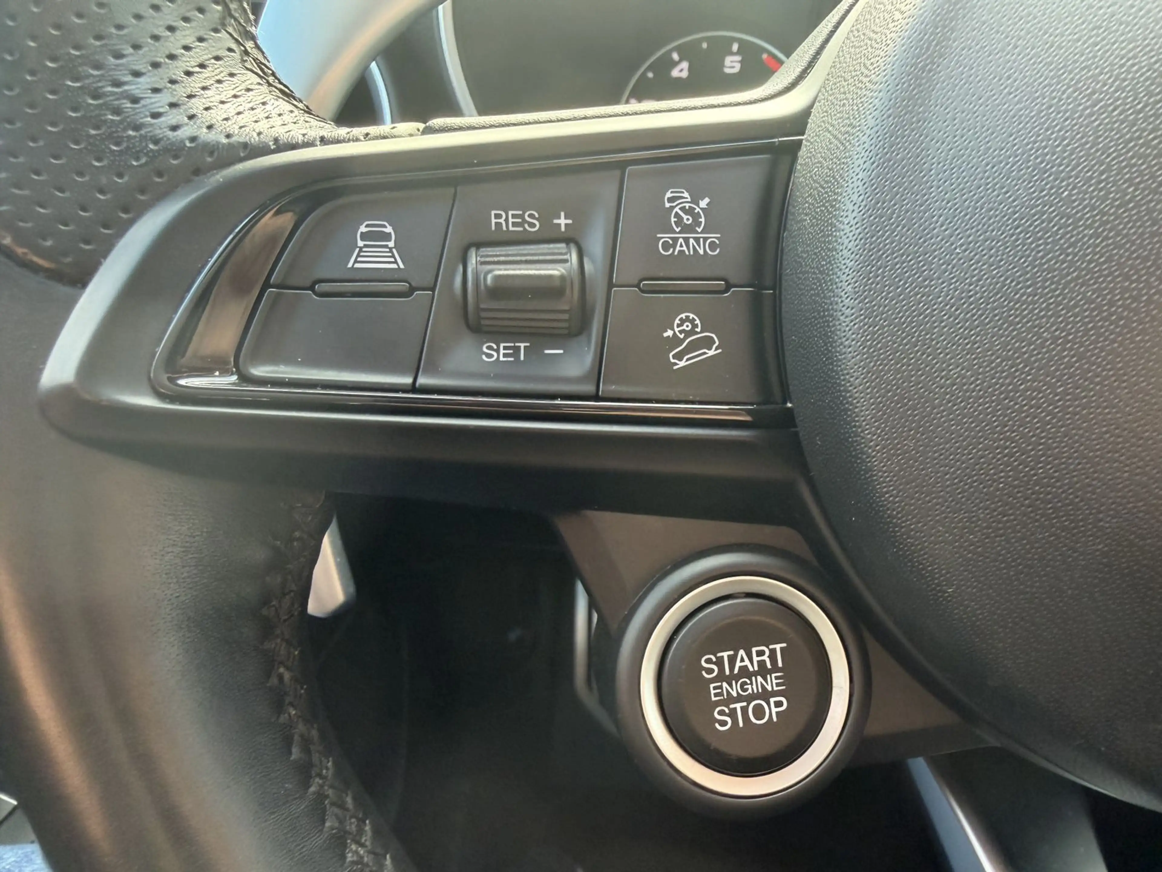 Alfa Romeo Stelvio Veloce 2.0 Turbo |Panoramadach — photo 14