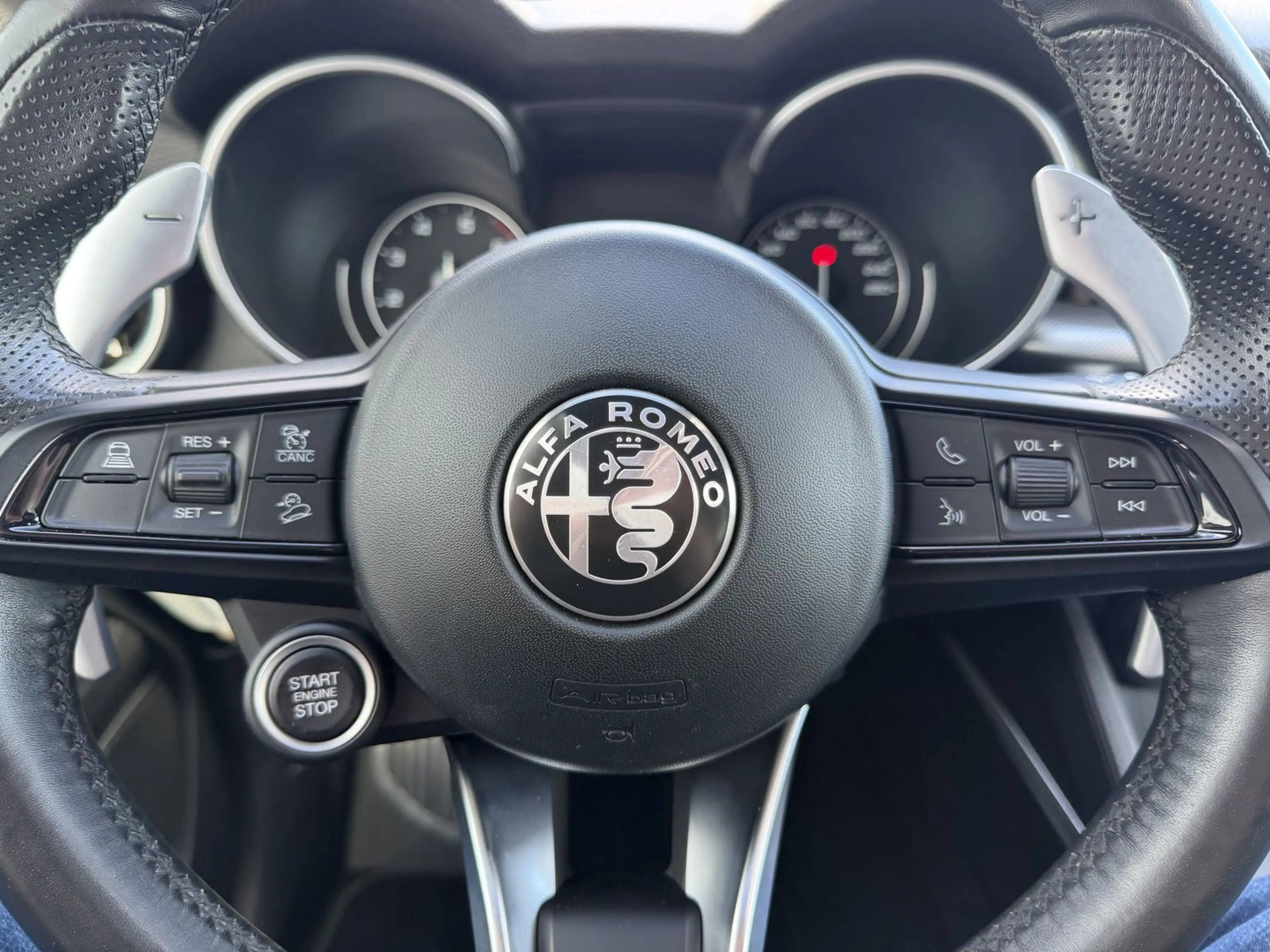 Alfa Romeo Stelvio Veloce 2.0 Turbo |Panoramadach — photo 13