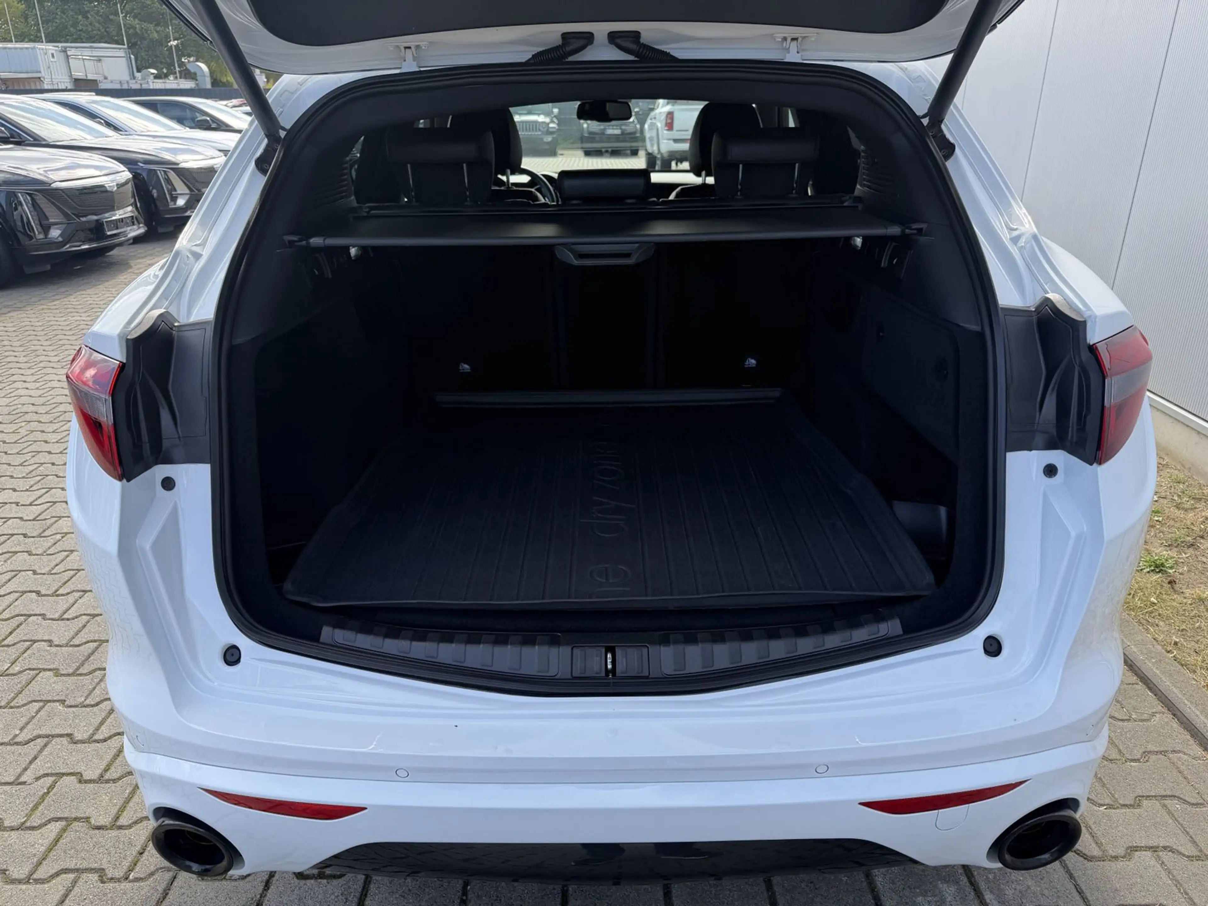 Alfa Romeo Stelvio Veloce 2.0 Turbo |Panoramadach — photo 6