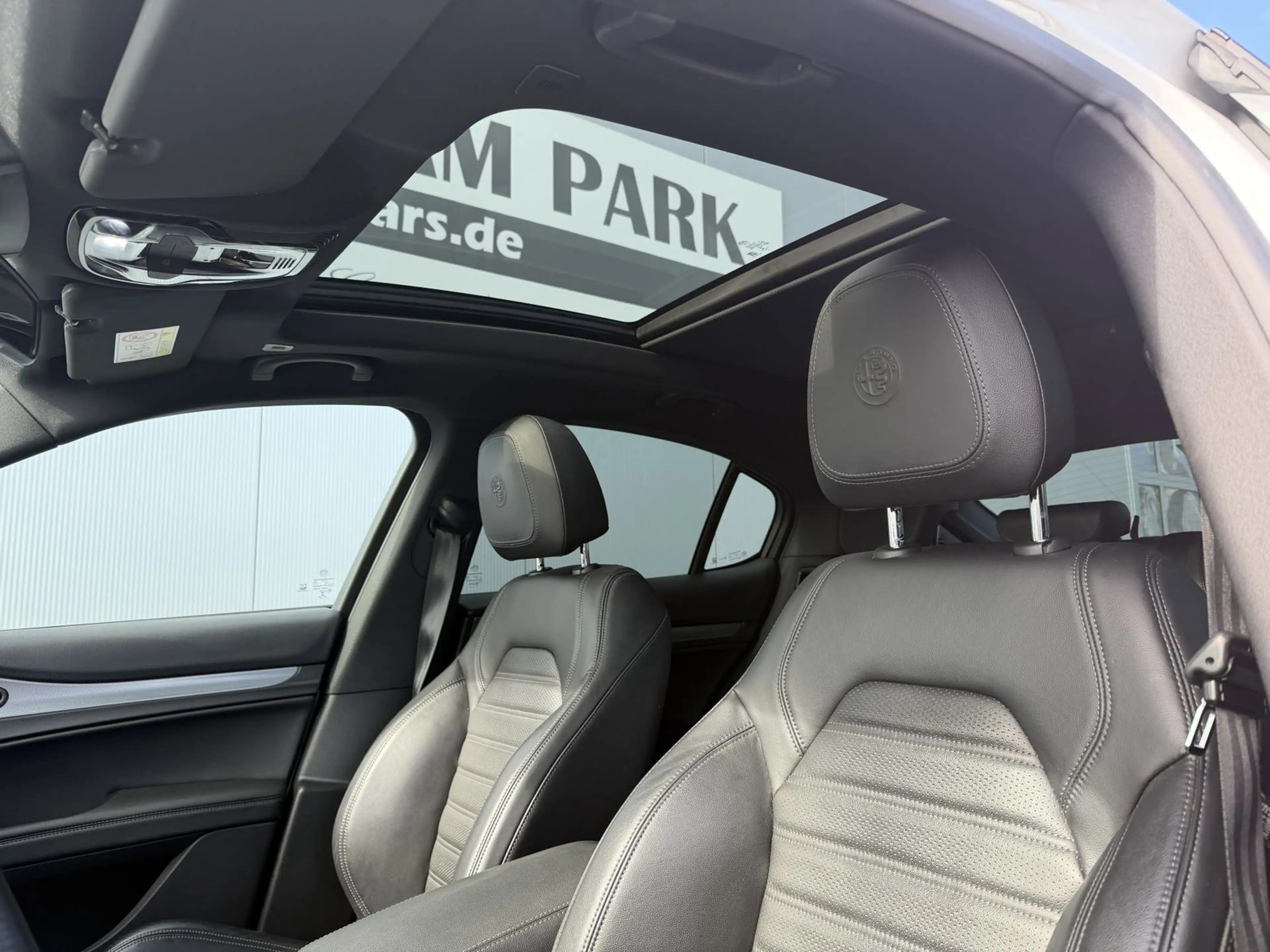 Alfa Romeo Stelvio Veloce 2.0 Turbo |Panoramadach — photo 10