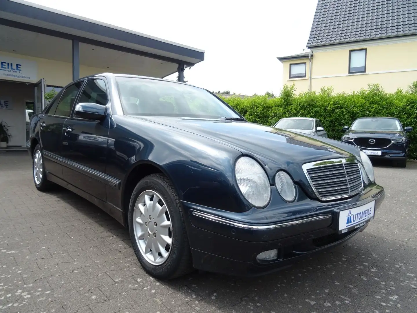Mercedes-Benz E 240 ELEGANCE 1. HAND XENON NAVI PDC SHZ Чорний - 2