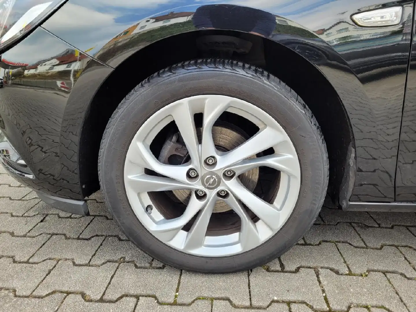 Opel Astra Dynamic Schwarz - 2