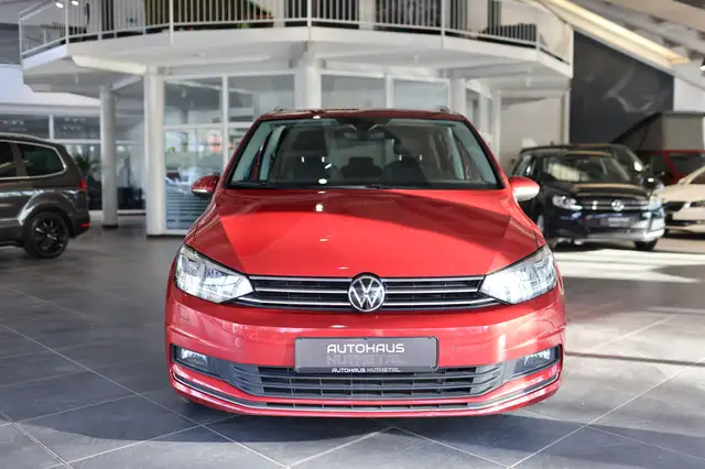 Volkswagen Touran view 2