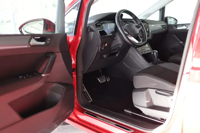 Volkswagen Touran view 9