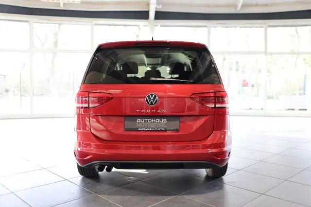 Volkswagen Touran view 5
