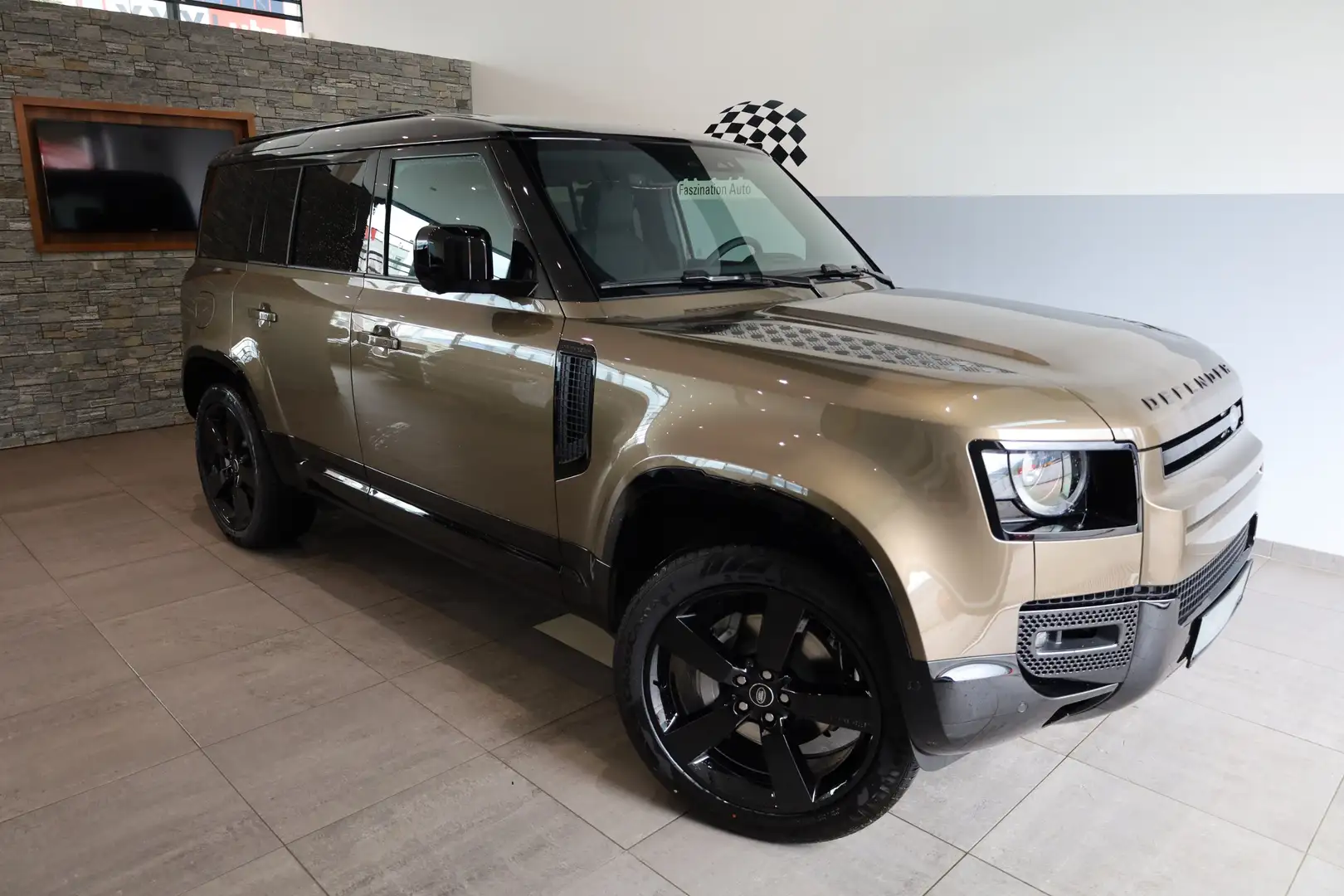 Land Rover Defender P300e PHEV X-Dynamic SE - 1