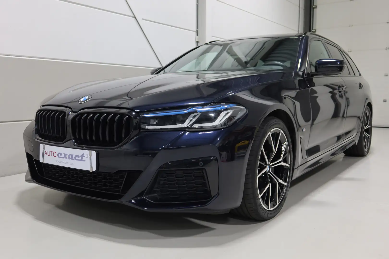 BMW 520 5-serie Touring 520i M-Pakket I Panoramadak I org Nero - 1