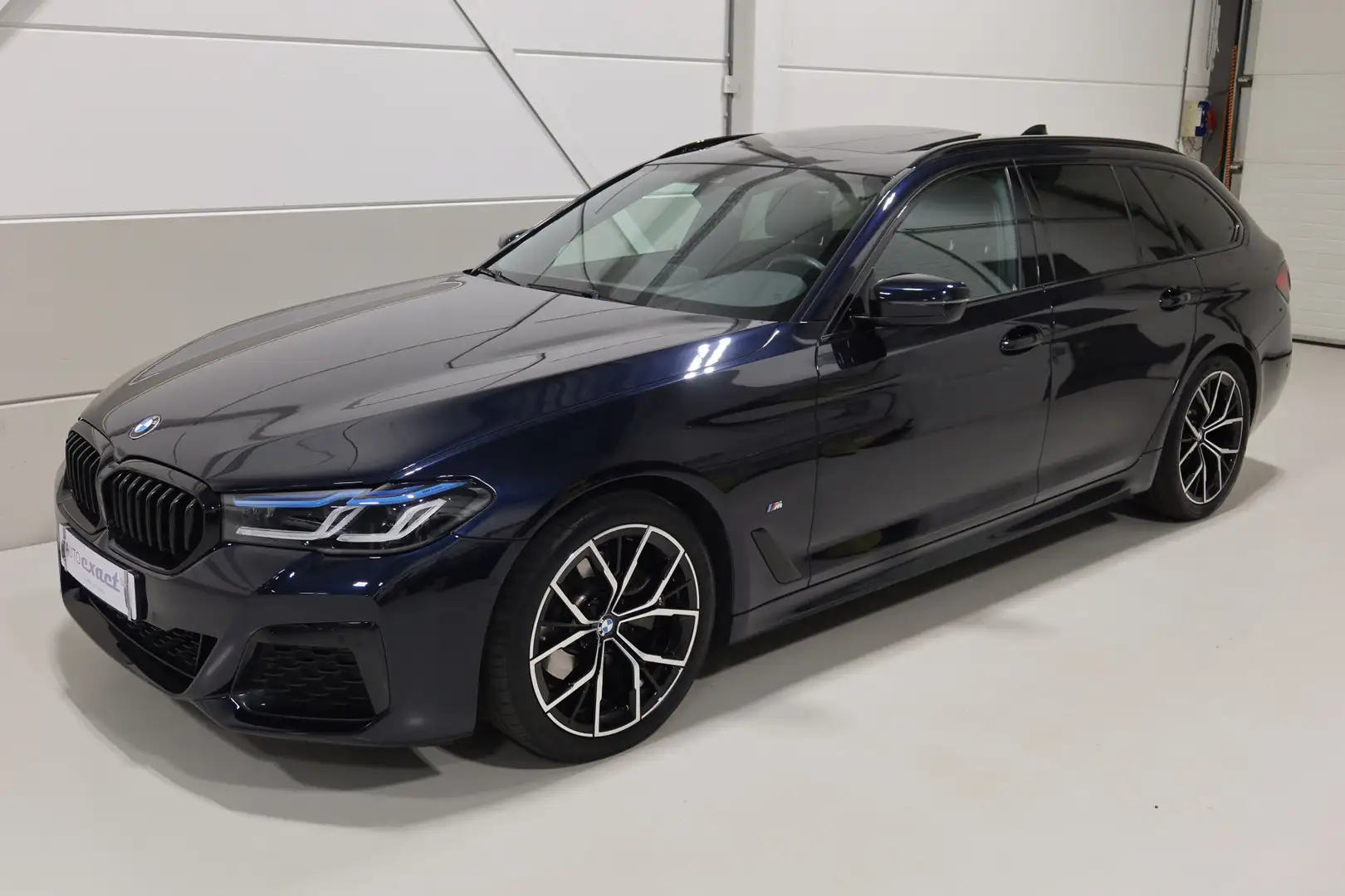 BMW 520 5-serie Touring 520i M-Pakket I Panoramadak I org Nero - 2