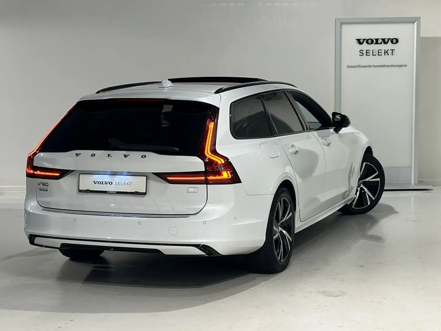 Volvo V90 T6 Recharge Dark Plus + electr trekhaak Wit - 2