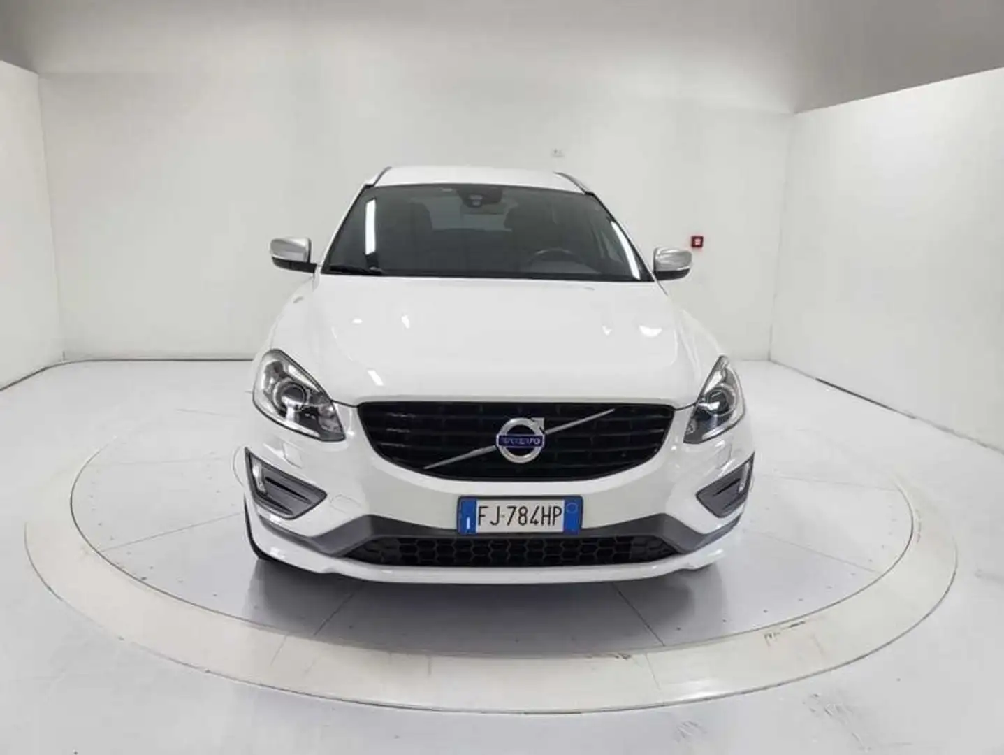 Volvo XC60 D4 Geartronic R-design Wit - 2