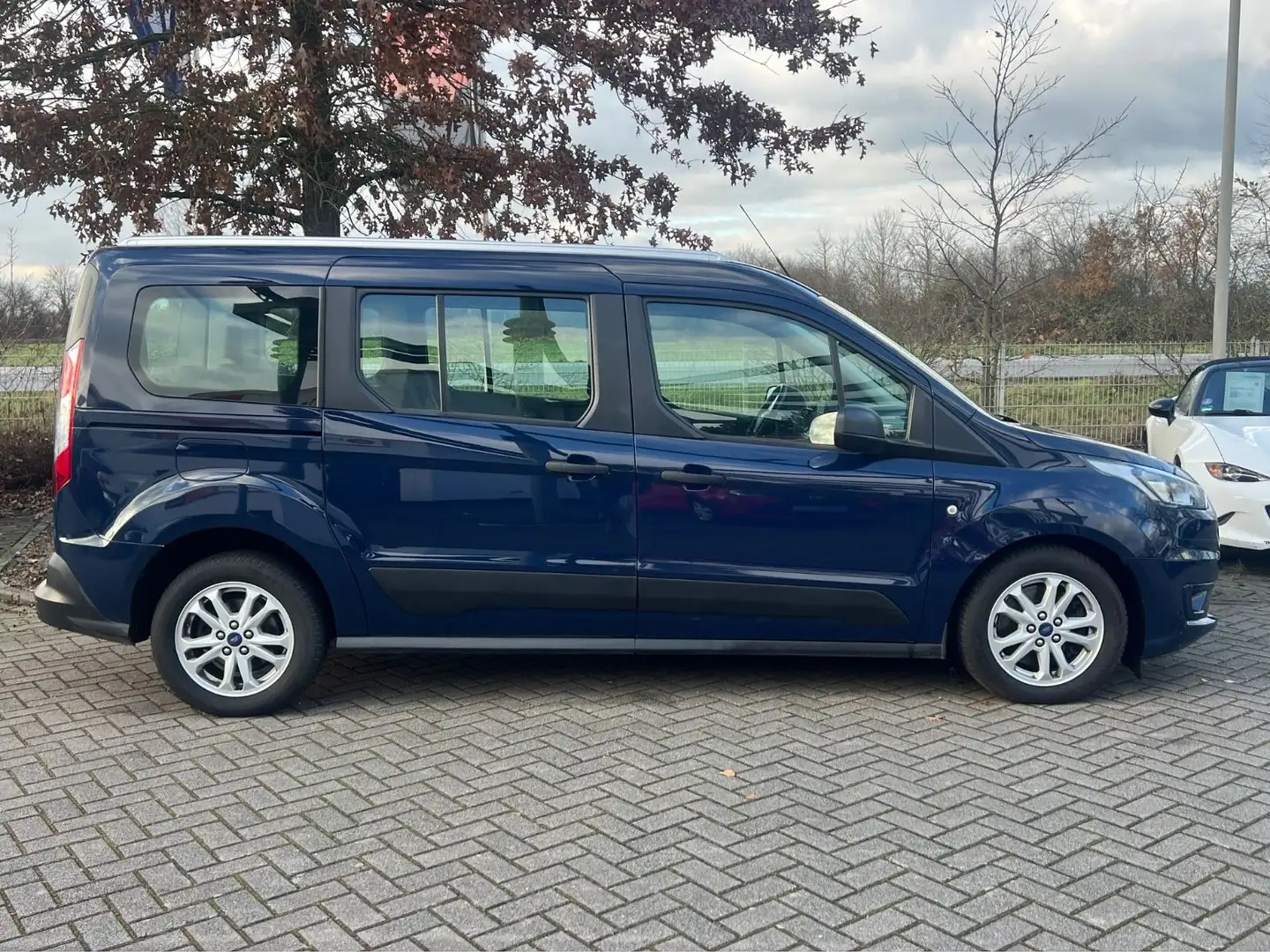 Ford Grand Tourneo Connect 1.5 TDCi*7Sitzer*Automatik Bleu - 2