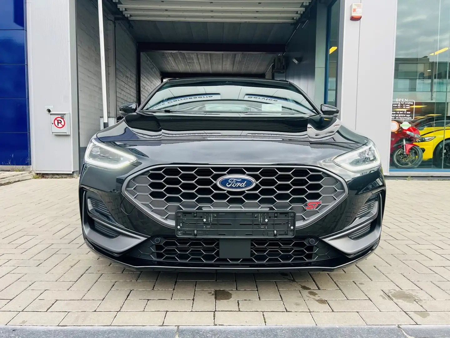 Ford Focus 2.3 Ecoboost / ST X / Pano Dak / ACC / LED / HUD Noir - 2