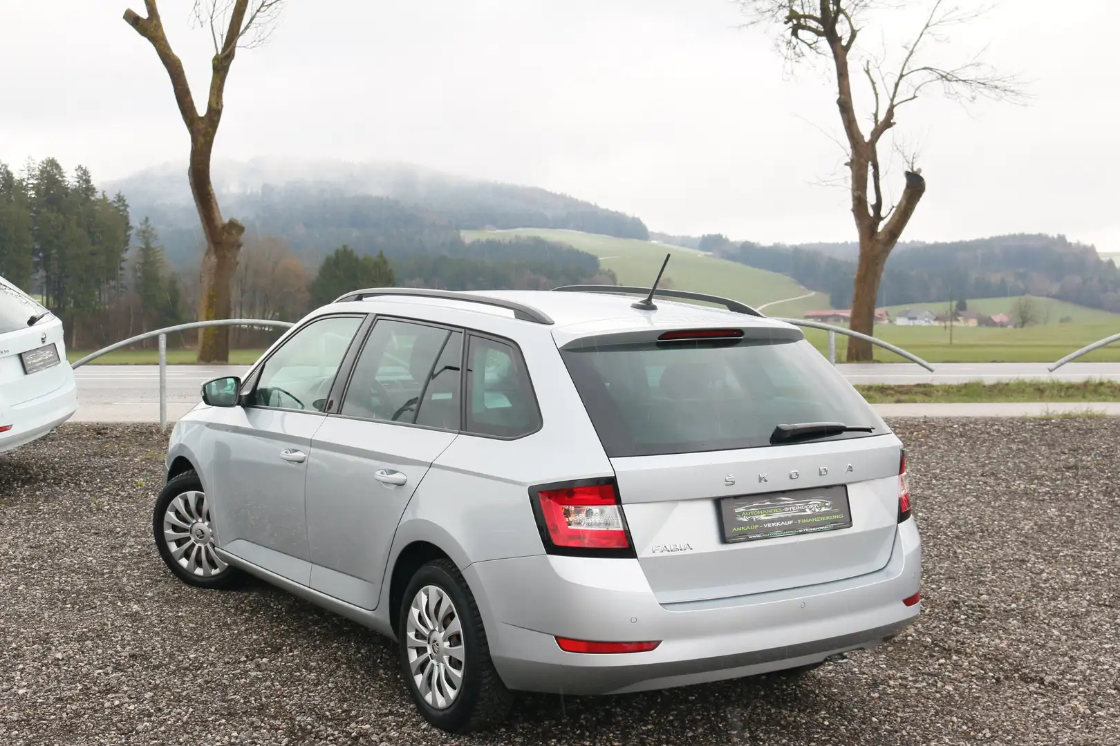 Skoda Fabia Combi*Navi*LED*Sitzheizung*Parkhilfe*Freisprech Silber - 2