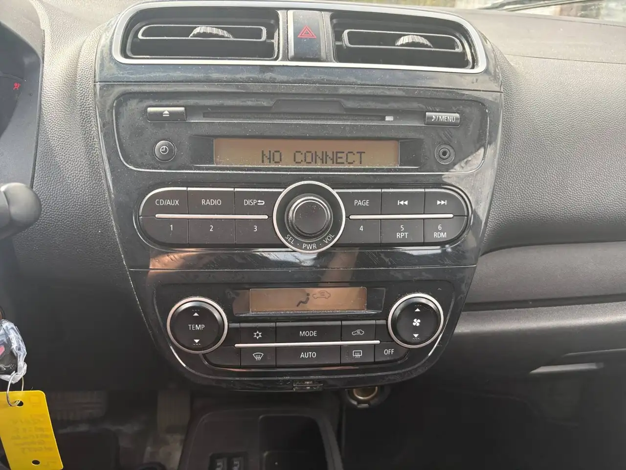 Mitsubishi Mirage снимка Mitsubishi Mirage