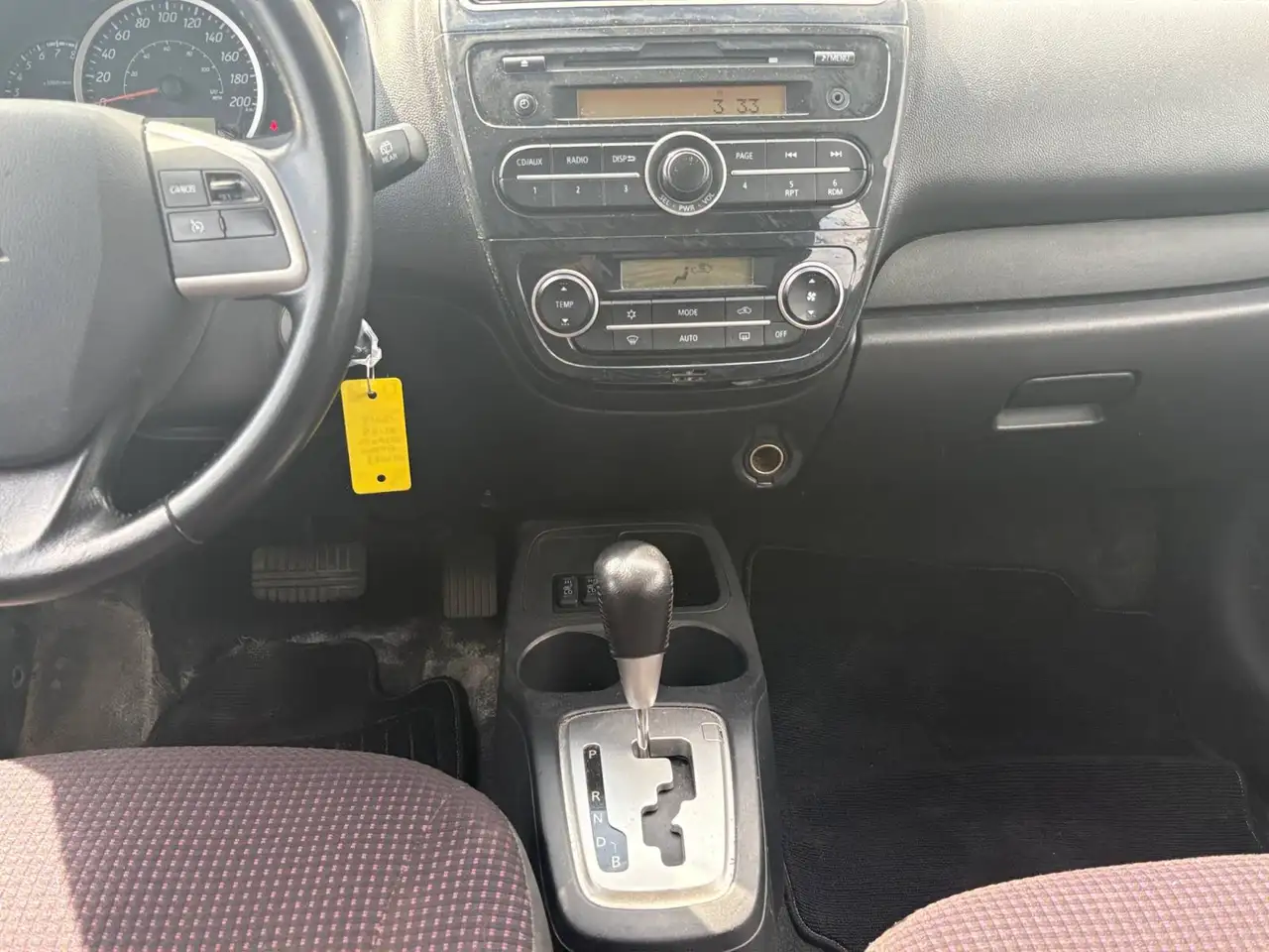 Mitsubishi Mirage снимка Mitsubishi Mirage