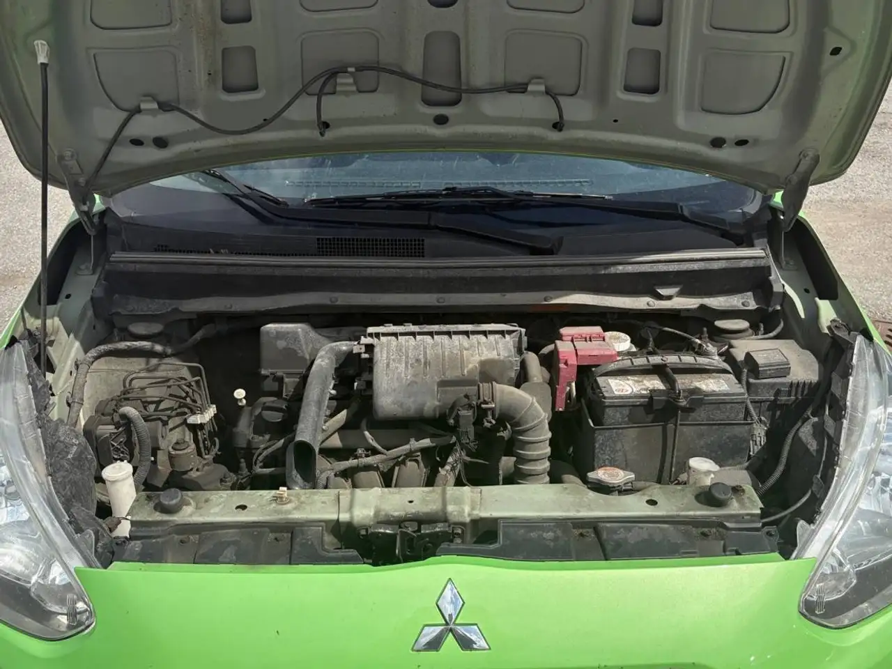 Mitsubishi Mirage снимка Mitsubishi Mirage